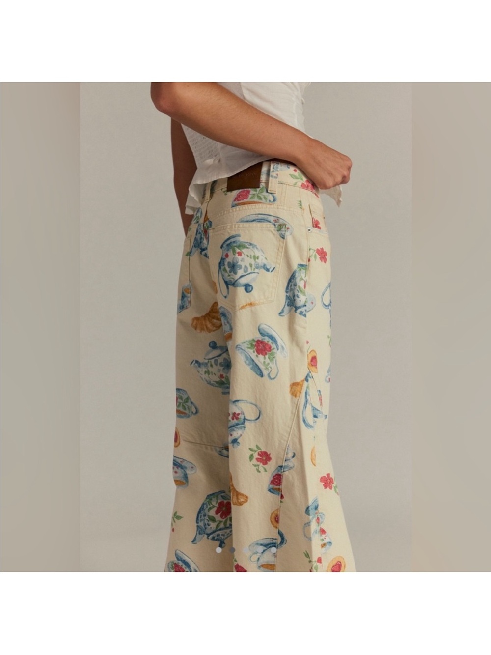 We The Free Eden Tea Party GORGEOUS  Cream Jeans Wide Slouchy Fit  Size 27 $298 - Picture 2 of 5